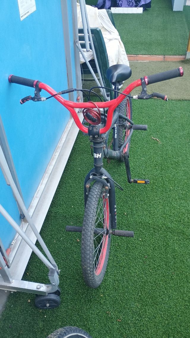 BMX BH negra y roja