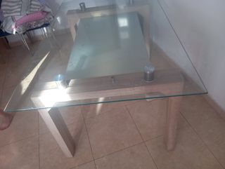 Mesa cristal y madera de buen estado 