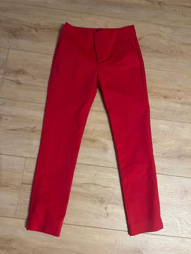 Pantalón tobillo rojo
