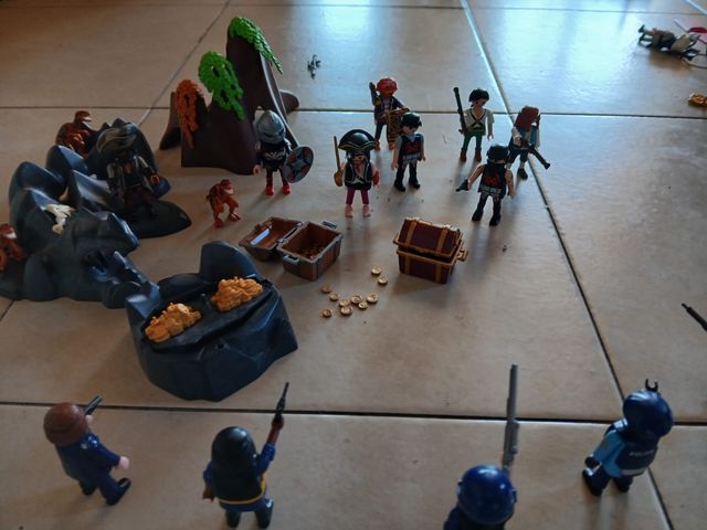 Playmobil: Piratas,Policías y bomberos