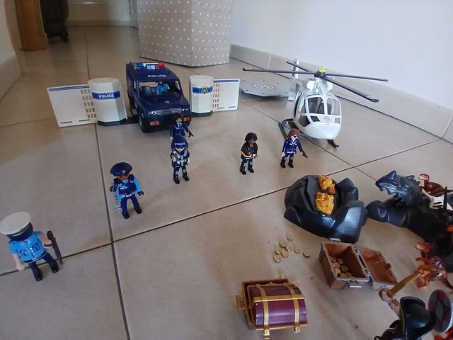 Playmobil: Piratas,Policías y bomberos