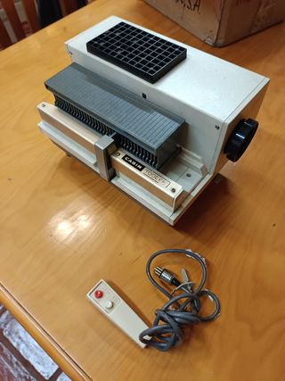 Proyector diapositivas antiguo