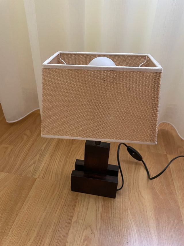 Lámpara para mesita de noche