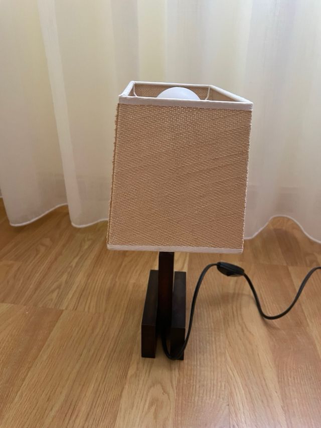 Lámpara para mesita de noche