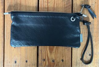 Bolso mano cuero negro