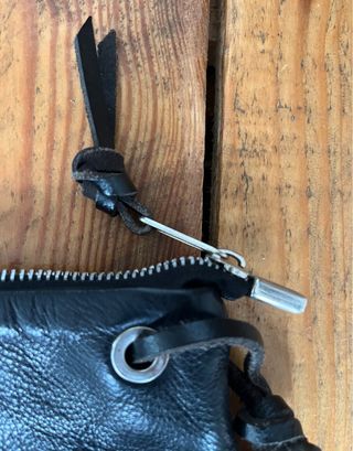 Bolso mano cuero negro