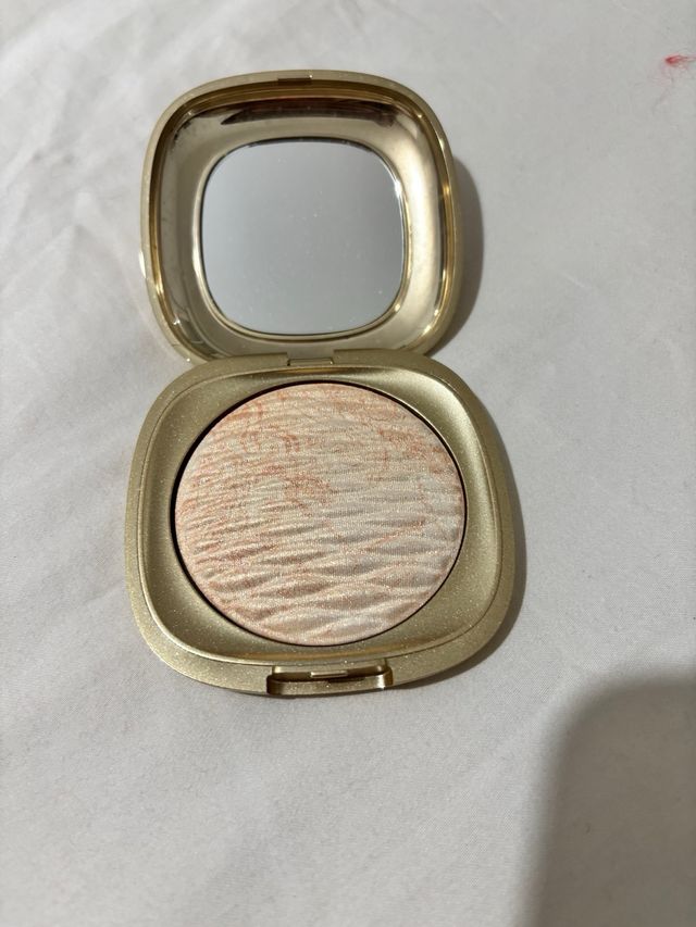 Iluminador en polvo Kiko Golden Waves ed. limitada