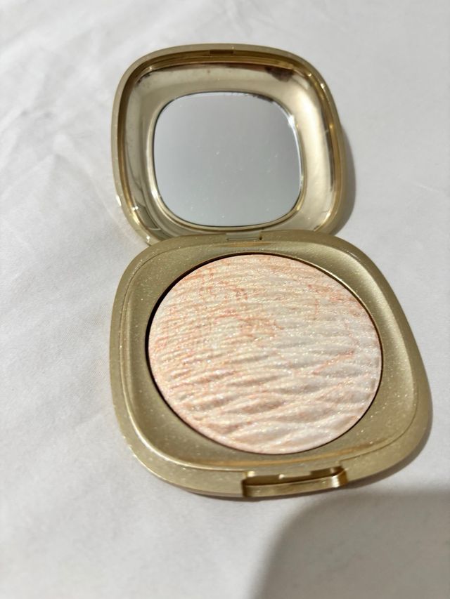 Iluminador en polvo Kiko Golden Waves ed. limitada
