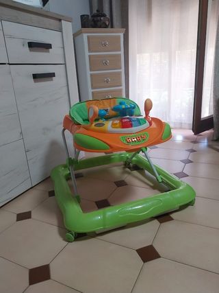 Andador bebé coche