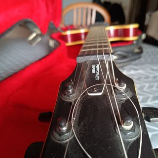 Guitarra Cort Source (tipo Gibson ES-335)