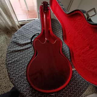 Guitarra Cort Source (tipo Gibson ES-335)