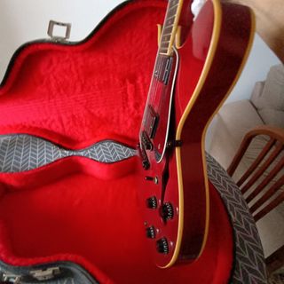 Guitarra Cort Source (tipo Gibson ES-335)