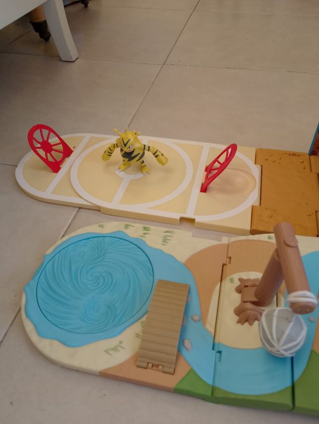 Mochila Pokémon - Pikachu y pokeball.