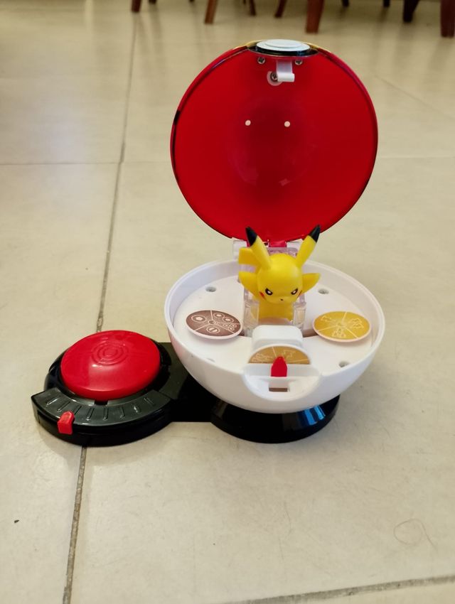 Mochila Pokémon - Pikachu y pokeball.