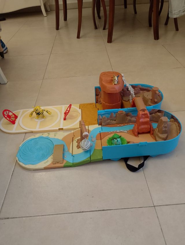 Mochila Pokémon - Pikachu y pokeball.