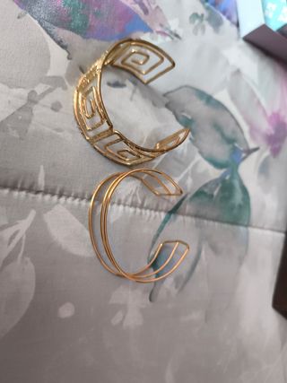 Pulseras doradas