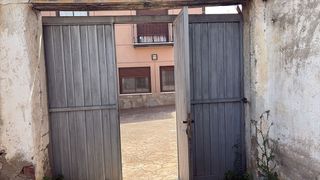 Puerta corredera metal gris