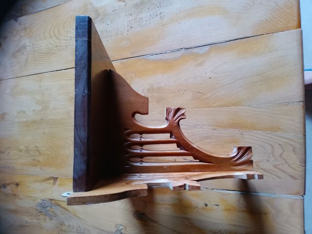 Peana madera antigua estilo gótico