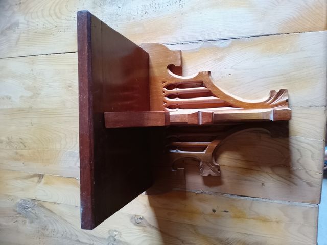 Peana madera antigua estilo gótico