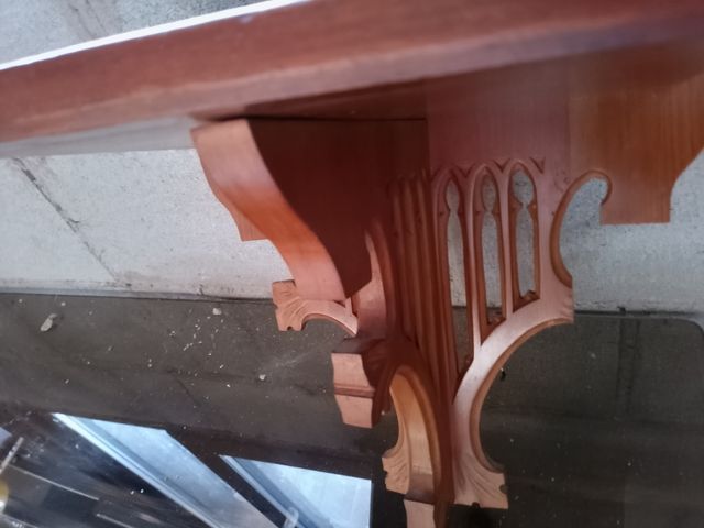 Peana madera antigua estilo gótico