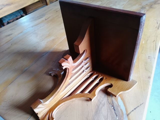 Peana madera antigua estilo gótico