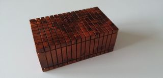 Scatola di legno intarsiata