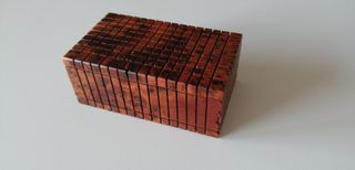 Scatola di legno intarsiata