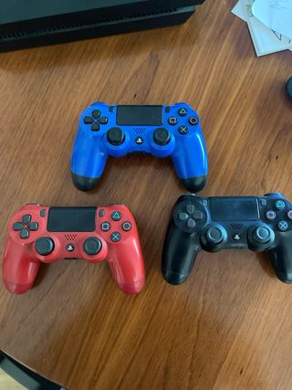 PS4 (PlayStation 4) 500MB - 3 mandos + 23 juegos