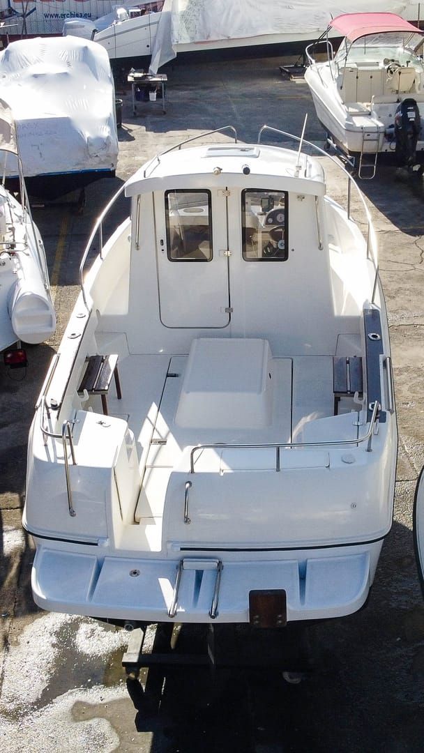 Arvor 23 - barco cabinado 130hp