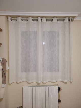 Ventana PVC 1300x1250 con mosquitera y cortinas. 