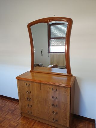 Dormitorio cama mesillas y cómoda