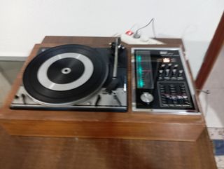 Tocadiscos y radio Bettor EF-11 antiguo