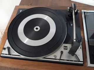 Tocadiscos y radio Bettor EF-11 antiguo