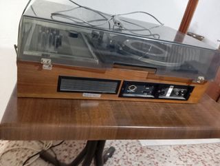 Tocadiscos y radio Bettor EF-11 antiguo