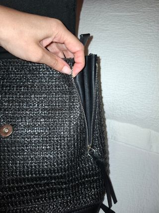 Mochila negra rafia Stradivarius
