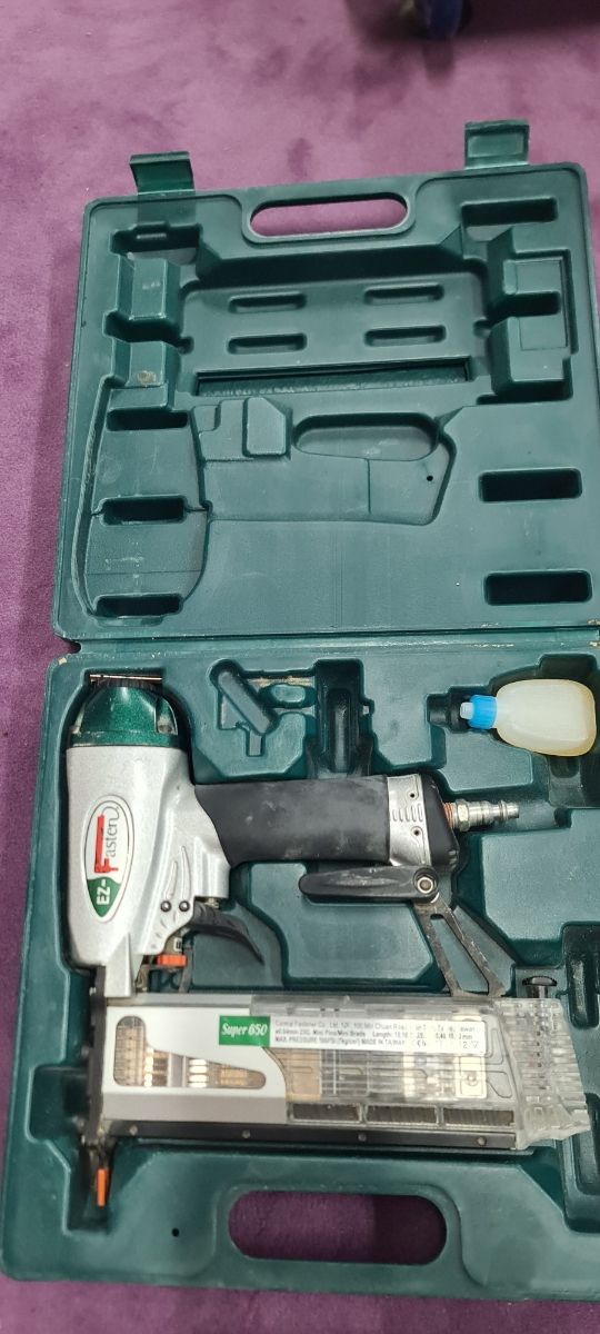 Compresor y clavadoras neumáticas