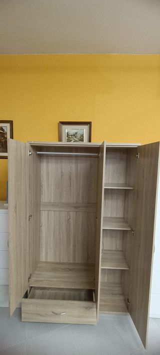 ARMARIO DE COLOR MADERA 3PUERTAS Y ESPEJO NUEVO