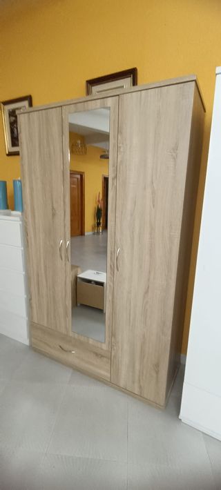 ARMARIO DE COLOR MADERA 3PUERTAS Y ESPEJO NUEVO