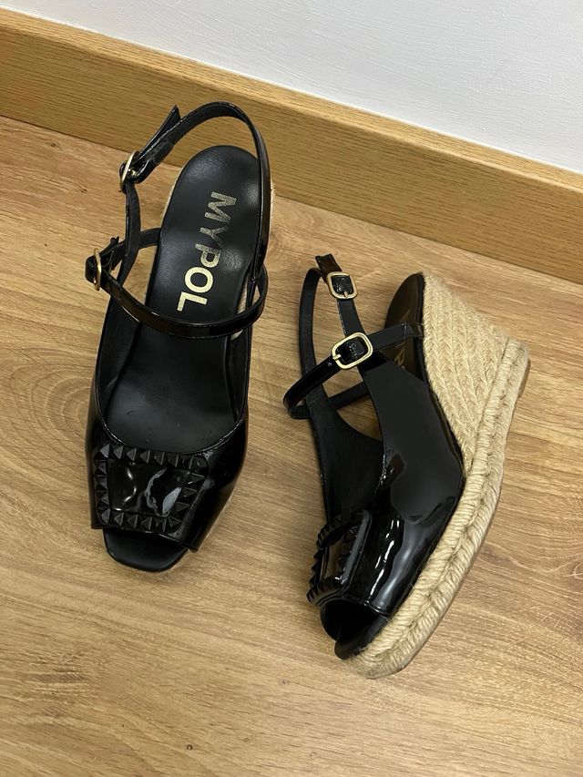 Sandalias MYPOL negras cuña