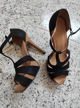 Sandalias de tacón negras