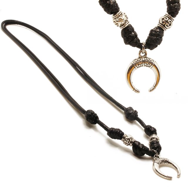 Collar negro artesanal con colgante de luna