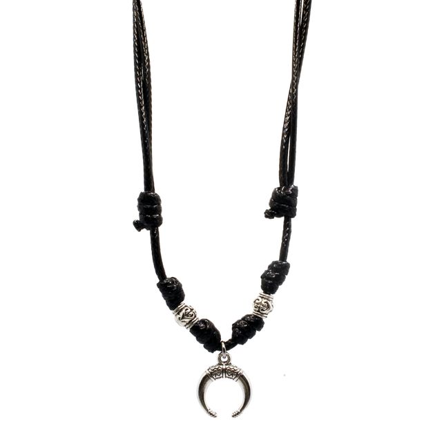 Collar negro artesanal con colgante de luna