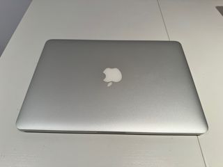 MacBook Pro 13" 2015 Plata
250 GB
16 GB memoria