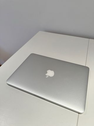 MacBook Pro 13" 2015 Plata
250 GB
16 GB memoria