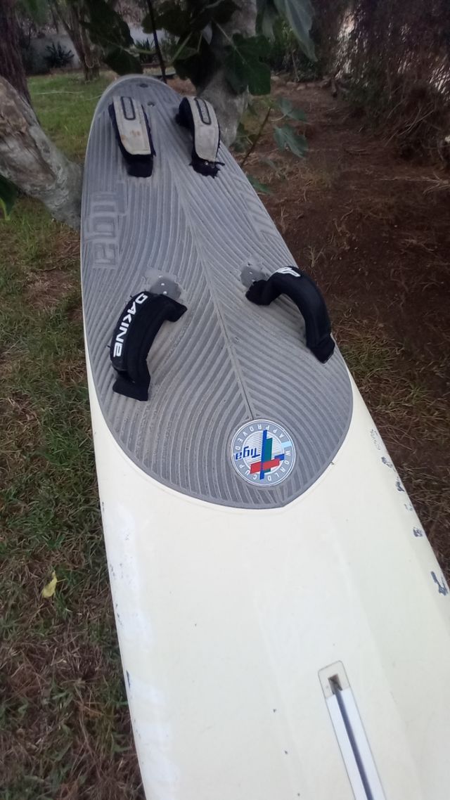 Tabla windsurf Tiga usada