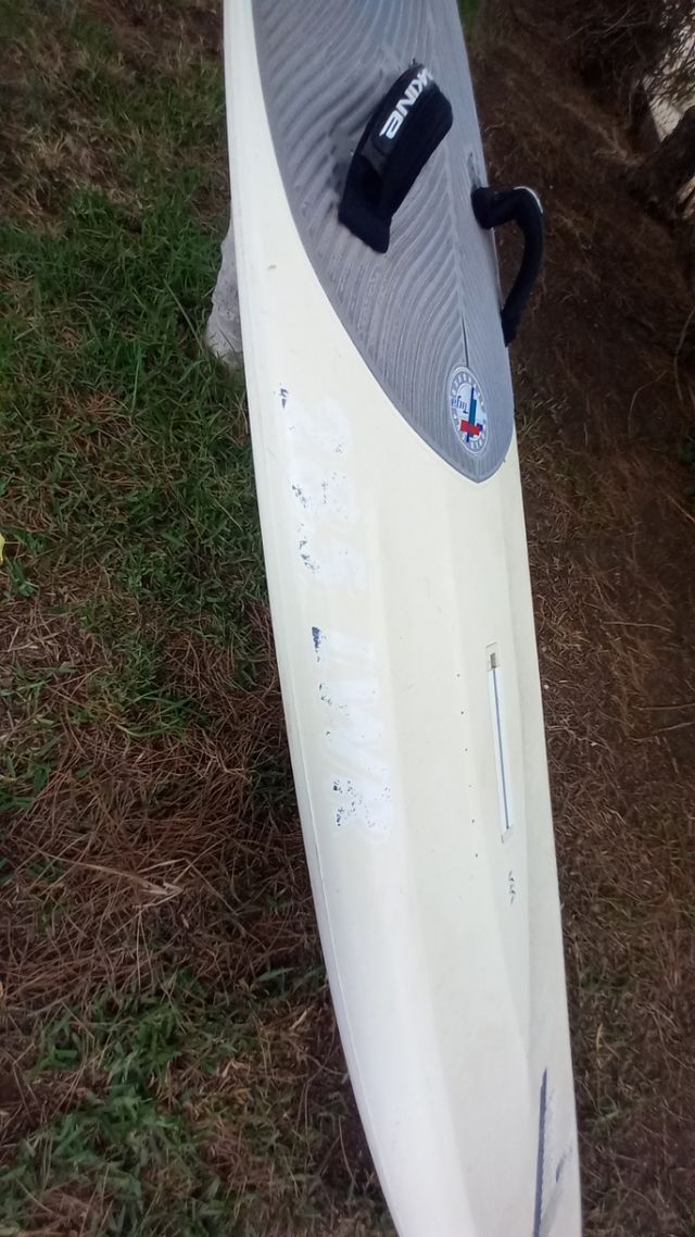 Tabla windsurf Tiga usada
