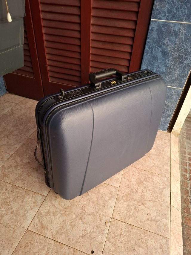 Maleta azul de viaje.57x47x20.