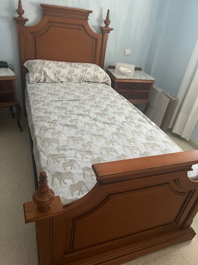Cama madera maciza clásica
