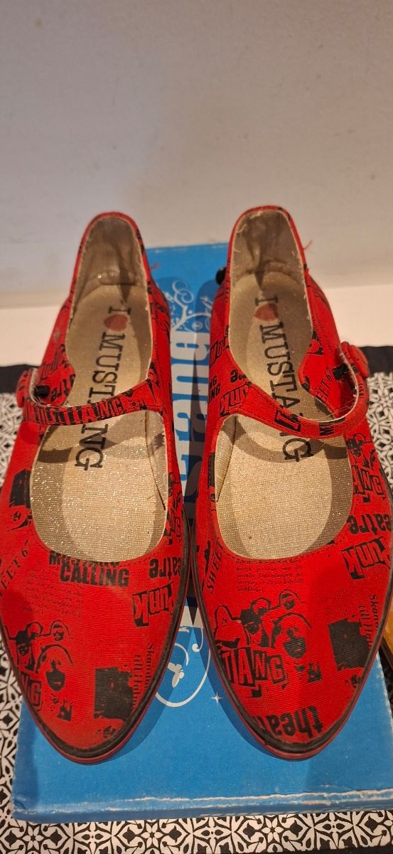 Merceditas rojas Mustang