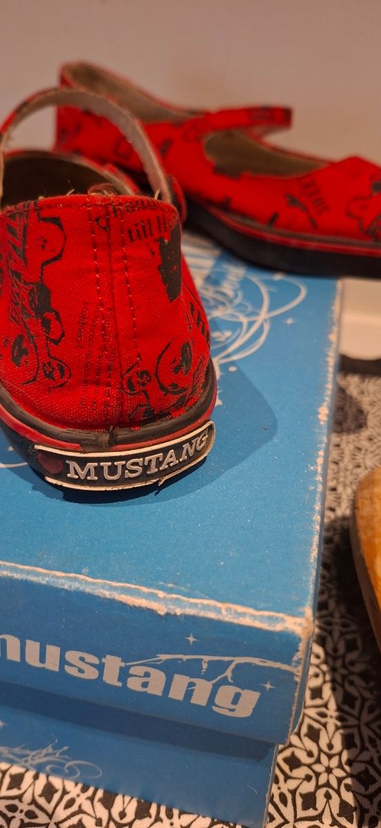 Merceditas rojas Mustang